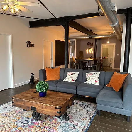 Mccormick Place Spacious 5Br Suite With Pool Table & Optional Parking Sleeps 10 Near Soldier Field And Grant Park