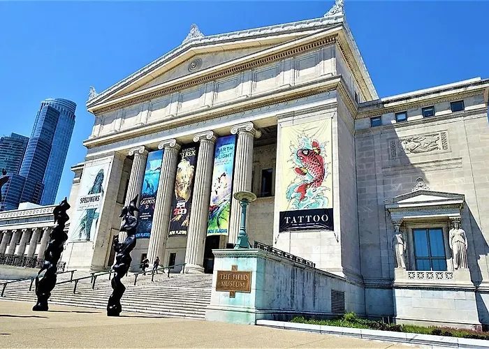 Apartment Mccormick Place Spacious 5br With Pool Table & Optional Parking Sleeps 10 Near Soldier Field And Grant Park