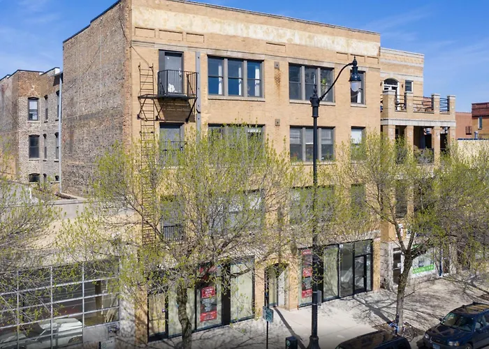 Mccormick Place Spacious 5br With Pool Table & Optional Parking Sleeps 10 Near Soldier Field And Grant Park *