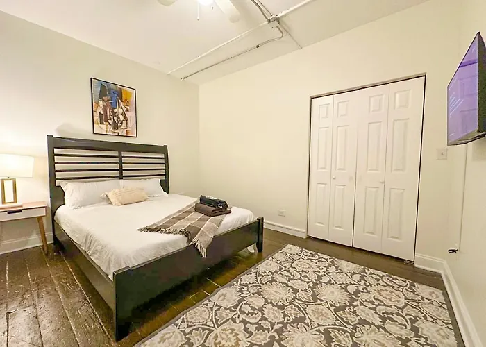Mccormick Place Spacious 5br With Pool Table & Optional Parking Sleeps 10 Near Soldier Field And Grant Park Chicago