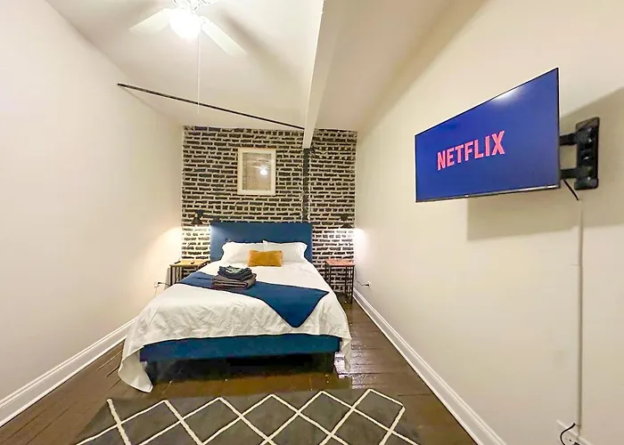 Mccormick Place Spacious 5br With Pool Table & Optional Parking Sleeps 10 Near Soldier Field And Grant Park