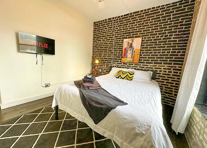 Mccormick Place Spacious 5br With Pool Table & Optional Parking Sleeps 10 Near Soldier Field And Grant Park Apartment