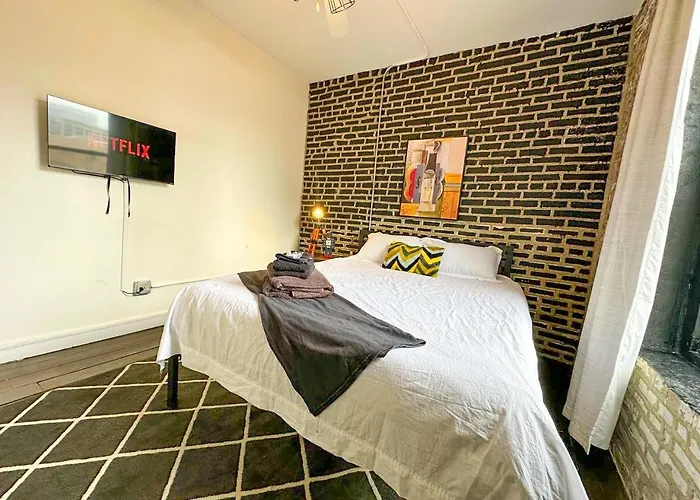 Apartment Mccormick Place Spacious 5br With Pool Table & Optional Parking Sleeps 10 Near Soldier Field And Grant Park