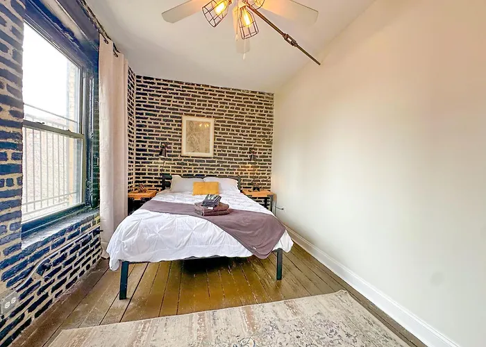 Mccormick Place Spacious 5br With Pool Table & Optional Parking Sleeps 10 Near Soldier Field And Grant Park Apartment *