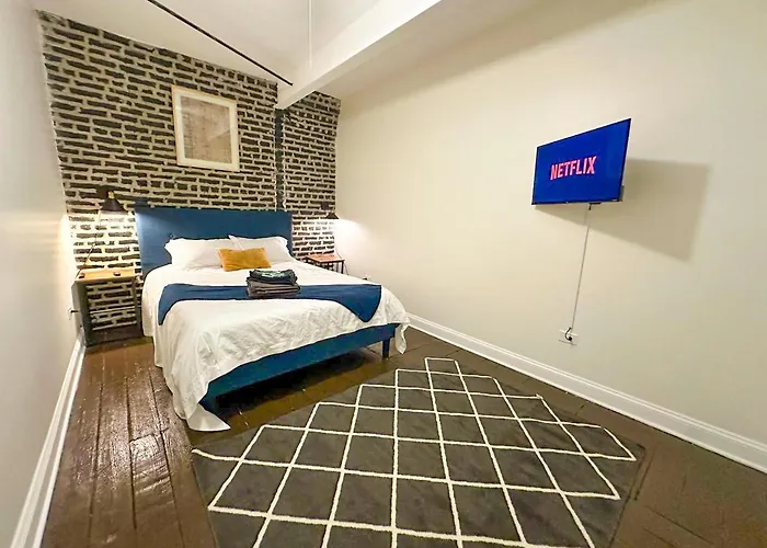 Apartment Mccormick Place Spacious 5br With Pool Table & Optional Parking Sleeps 10 Near Soldier Field And Grant Park *