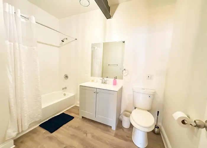 Mccormick Place Spacious 5br With Pool Table & Optional Parking Sleeps 10 Near Soldier Field And Grant Park *