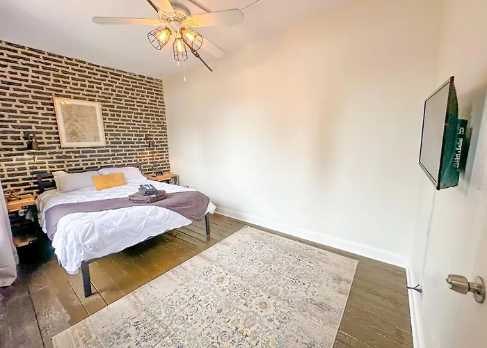 Mccormick Place Spacious 5br With Pool Table & Optional Parking Sleeps 10 Near Soldier Field And Grant Park Chicago
