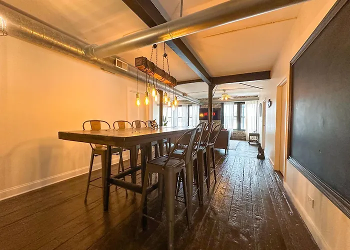 Mccormick Place Spacious 5br With Pool Table & Optional Parking Sleeps 10 Near Soldier Field And Grant Park Apartment *