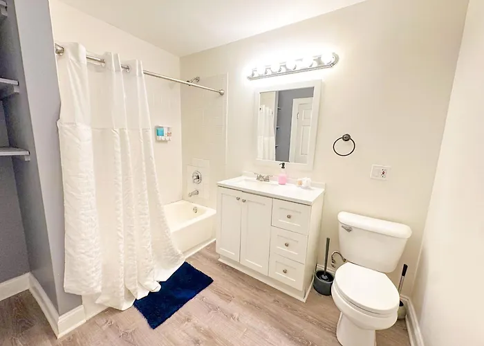 Mccormick Place Spacious 5br With Pool Table & Optional Parking Sleeps 10 Near Soldier Field And Grant Park Apartment Chicago