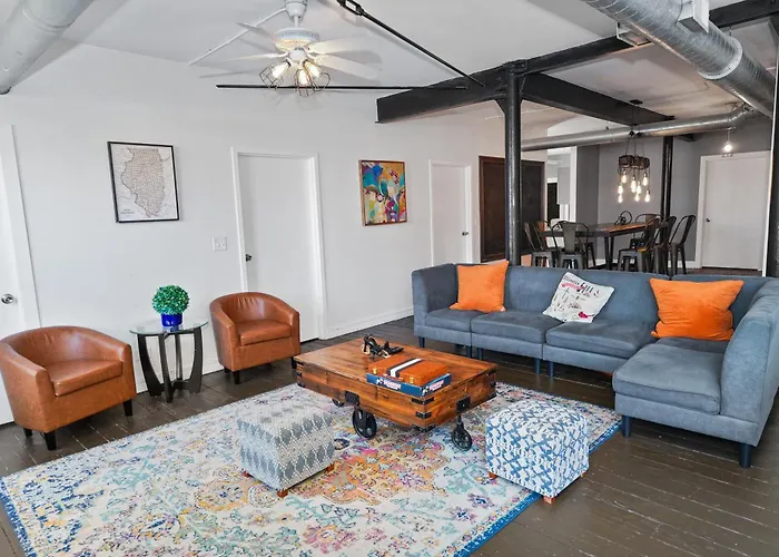 Apartment Mccormick Place Spacious 5br With Pool Table & Optional Parking Sleeps 10 Near Soldier Field And Grant Park *