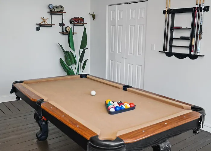 Apartment Mccormick Place Spacious 5br With Pool Table & Optional Parking Sleeps 10 Near Soldier Field And Grant Park